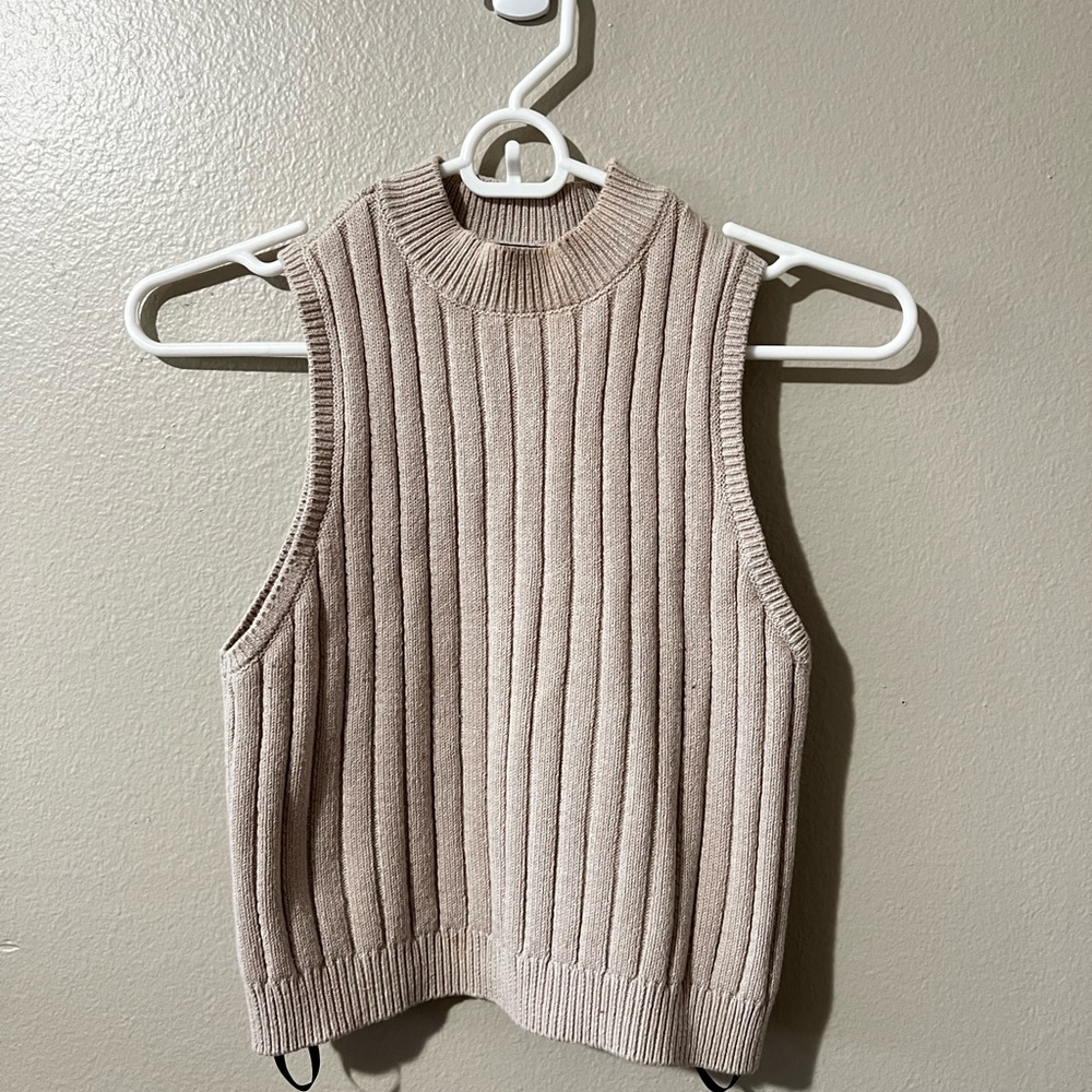 Ribbed knit sleeveless vest